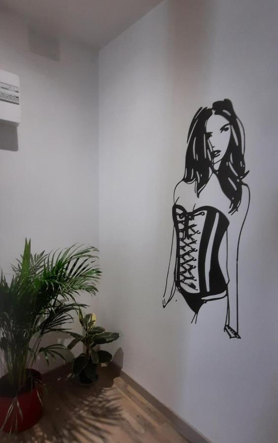 Nuit Insolite-Room Love Saint-Germain  Bagian luar foto