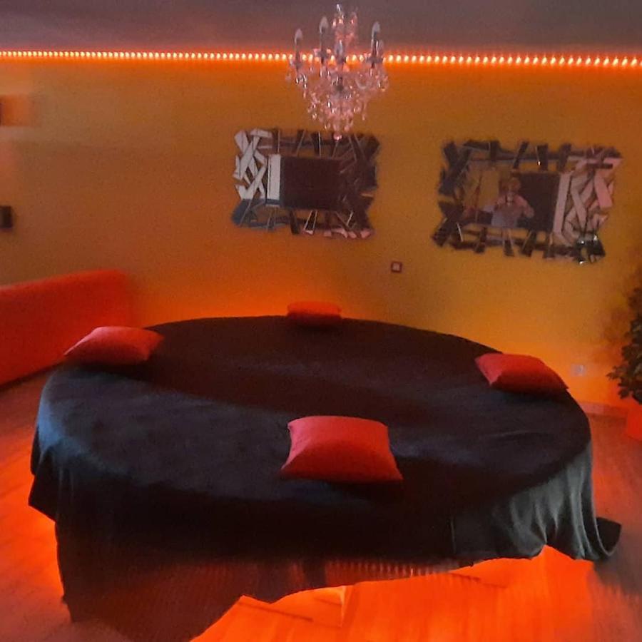 Nuit Insolite-Room Love Saint-Germain  Bagian luar foto