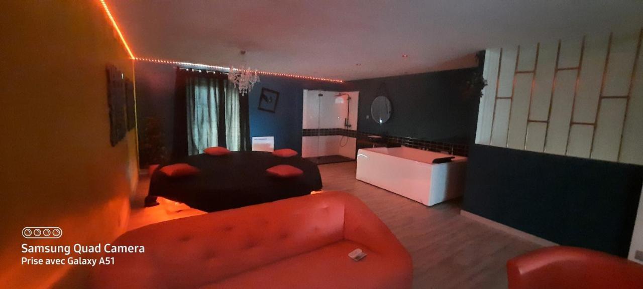 Nuit Insolite-Room Love Saint-Germain  Bagian luar foto