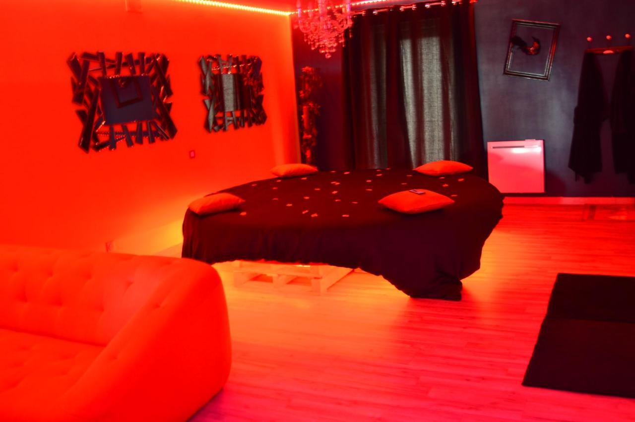Nuit Insolite-Room Love Saint-Germain  Bagian luar foto