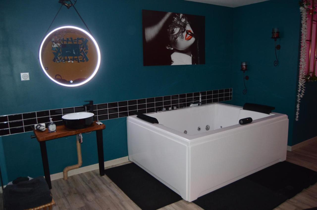 Nuit Insolite-Room Love Saint-Germain  Bagian luar foto