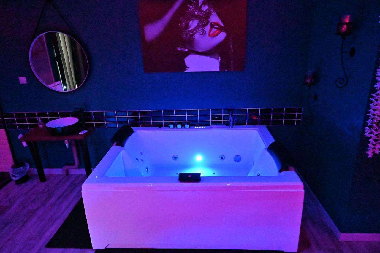 Nuit Insolite-Room Love Saint-Germain  Bagian luar foto