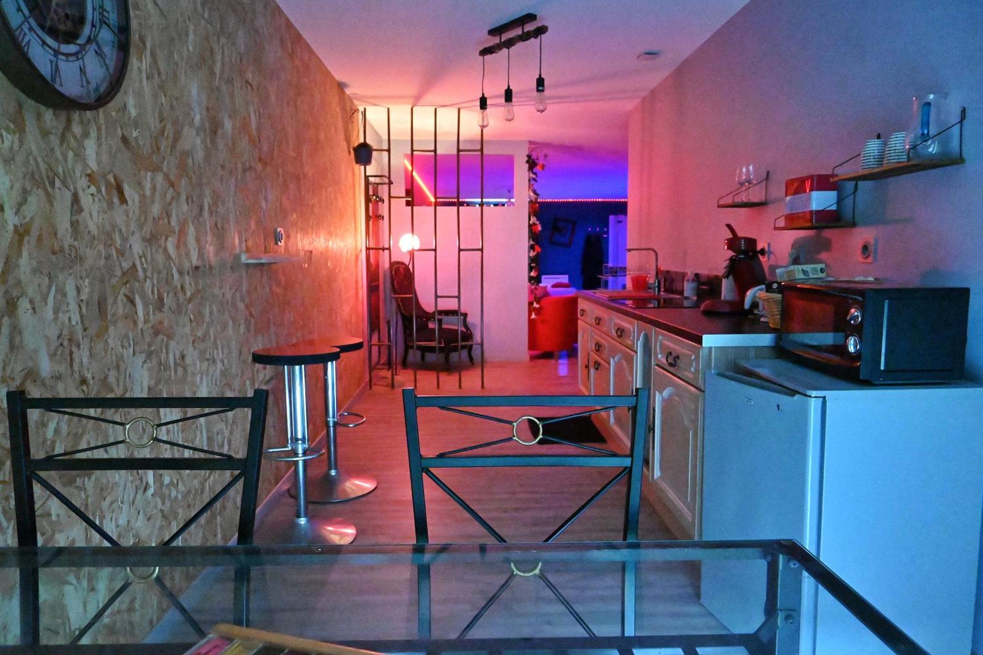 Nuit Insolite-Room Love Saint-Germain  Bagian luar foto